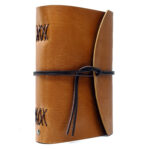 Box OX Raw Caramel Lederbuch im Format A5 - Vorderseite Perspektive