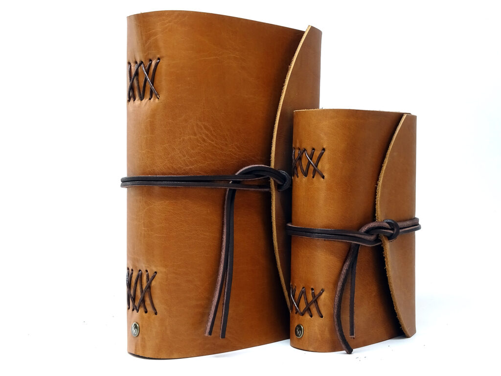 Box OX Raw Caramel Lederbücher im Format A6 und A5 - Gruppe Vorderseite