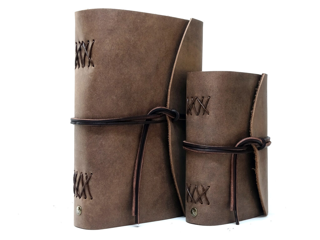 Box OX Raw Cocoa Lederbücher im Format A6 und A5 - Gruppe Vorderseite