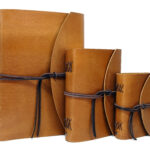 Box OX Raw Caramel Lederbücher im Format A6, A5 und A4 - Gruppe Vorderseite